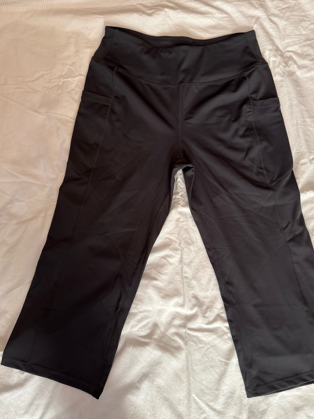 Willit Women's Yoga Capri Leggings Size M Gray High waisted Pockets NWT